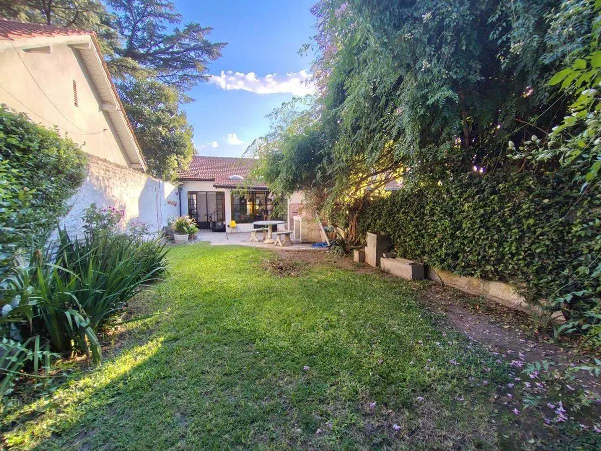 VENTA PH 3 AMB. c/ JARDIN y 2 COCHERAS -HURLINGHAM 5