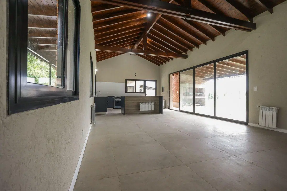 CASA ESTRENAR SANTA CATALINA LUJAN PERMUTA PILETA 5