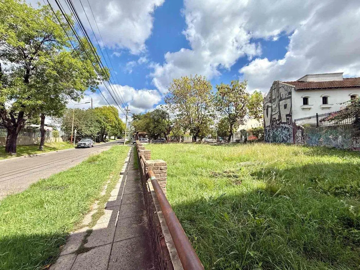 LOTE VENTA CASTELAR NORTE ESQUINA 8