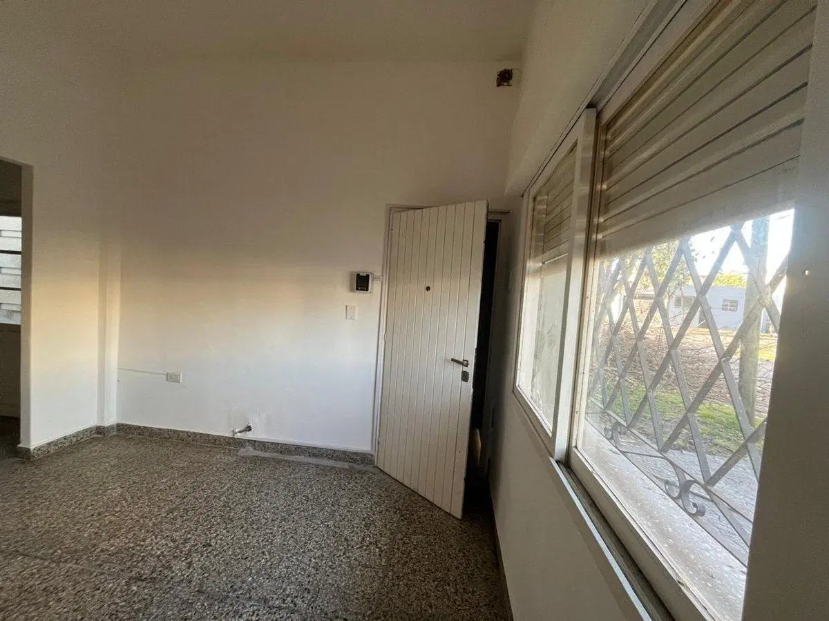 VENTA PH 3 AMB + ESCRITORIO EN PLANTA BAJA MORON 3