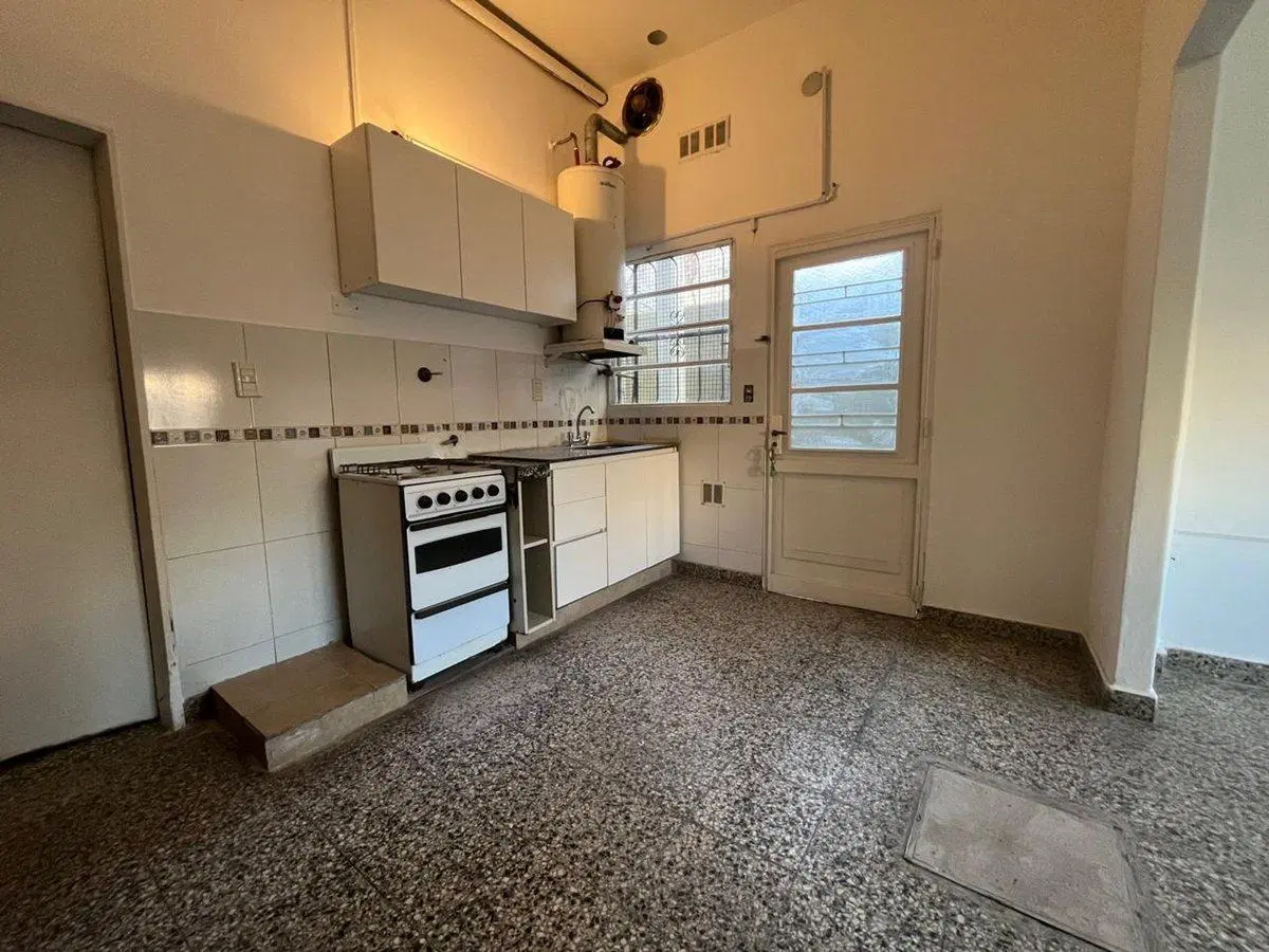 VENTA PH 3 AMB + ESCRITORIO EN PLANTA BAJA MORON 5