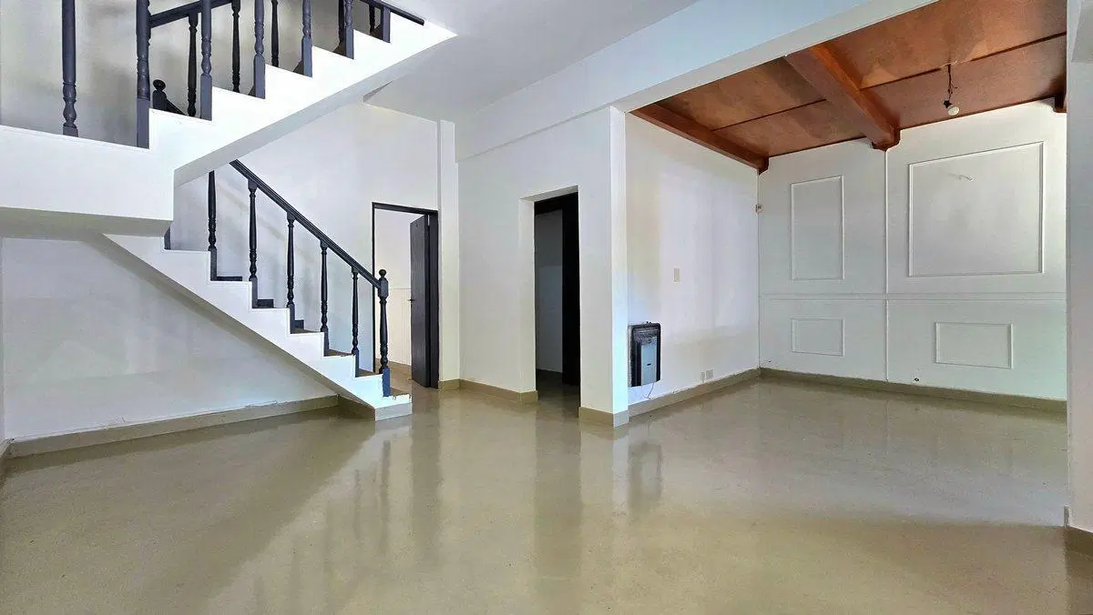 CHALET 6 AMBIENTES EN VENTA CASTELAR NORTE PILETA 8