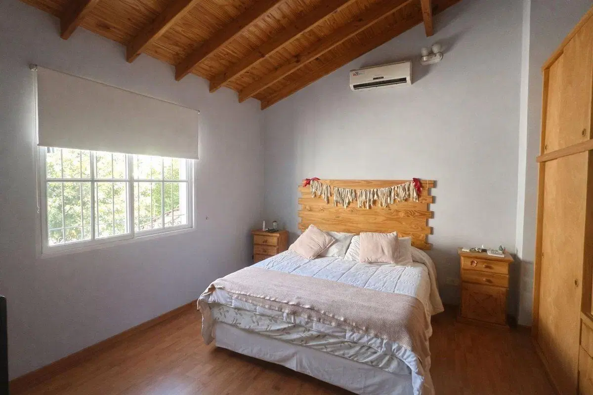 VENTA CASA 2 PLANTAS PILETA COCHERA ITUZAINGO 5
