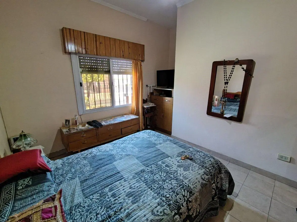 VENTA CASA, JARDIN y GALPON - 126m Cub / 300m Lote 8