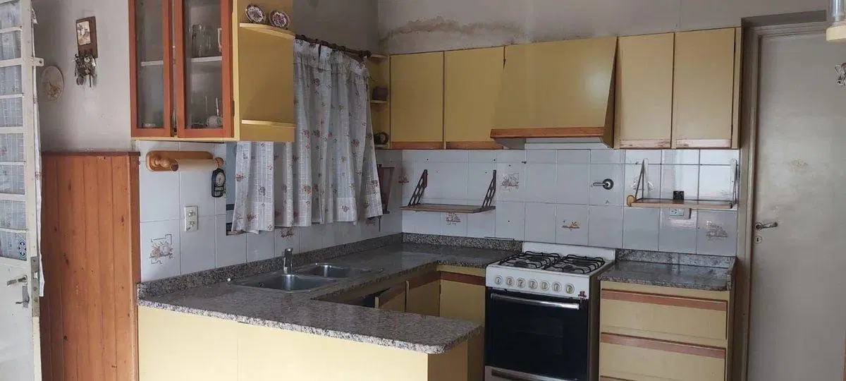 VENTA CASA 5 AMB C/DEPOSITO AP CREDITO EN HAEDO 8