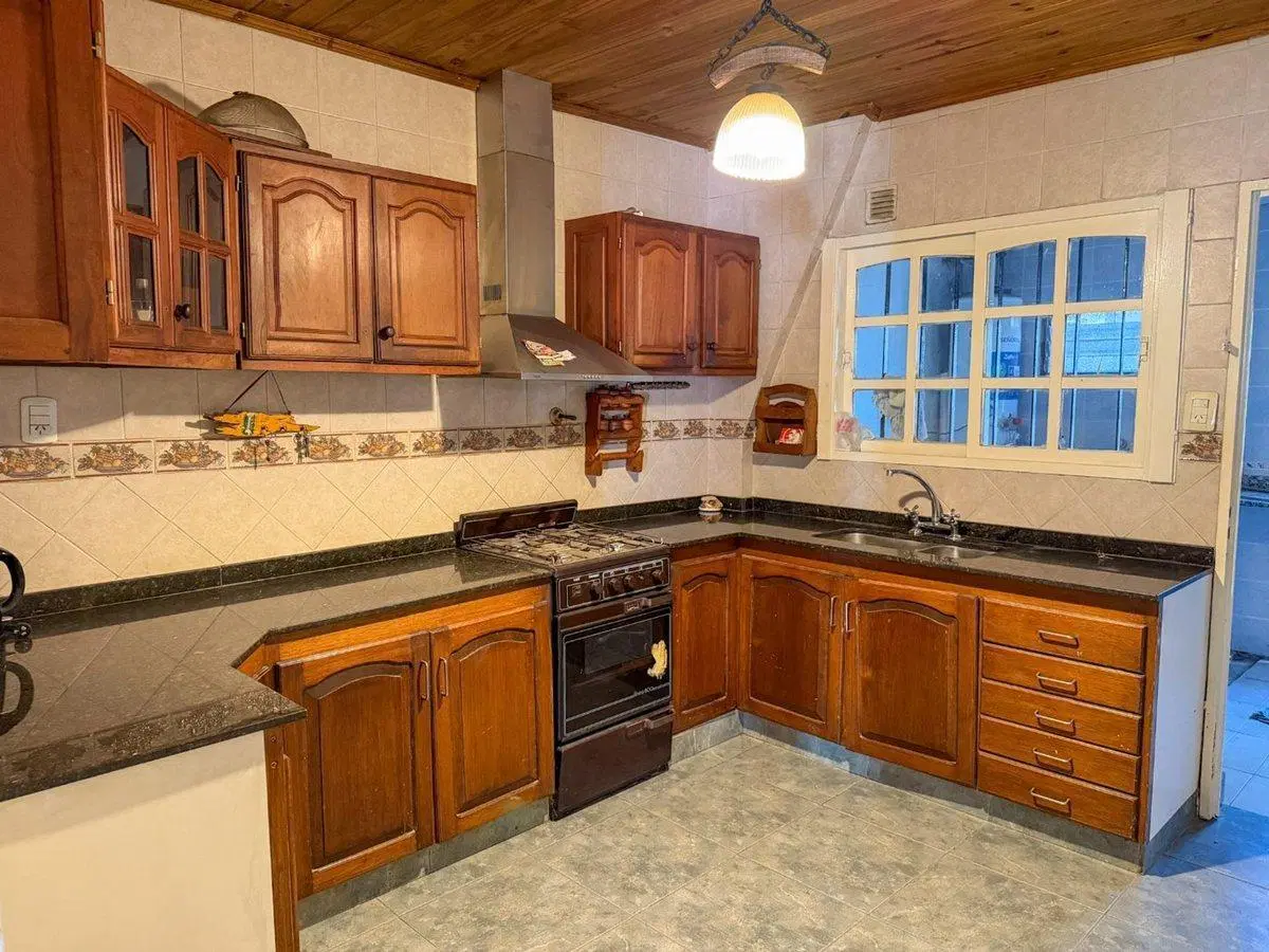VENTA CASA 5 AMBIENTES COCHERA QUINCHO  APCREDITO 2