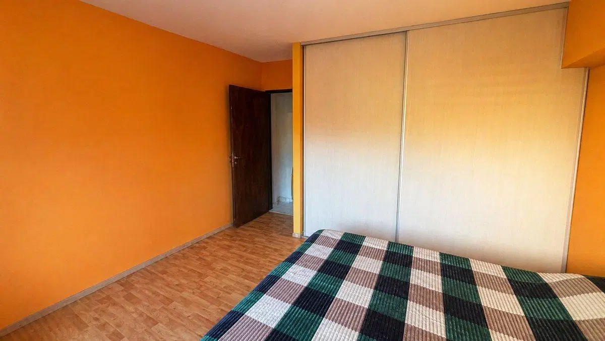 VENTA CASA 4 AMBIENTES C/PARQUE Y COCHERA MERLO 5