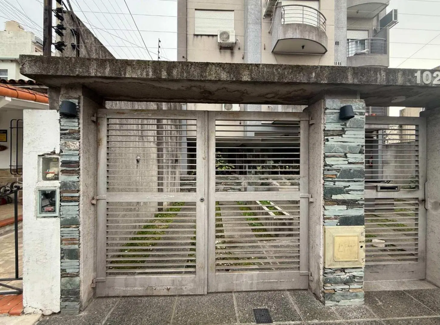 VENTA COCHERA UF DESCUBIERTA MORÓN 8