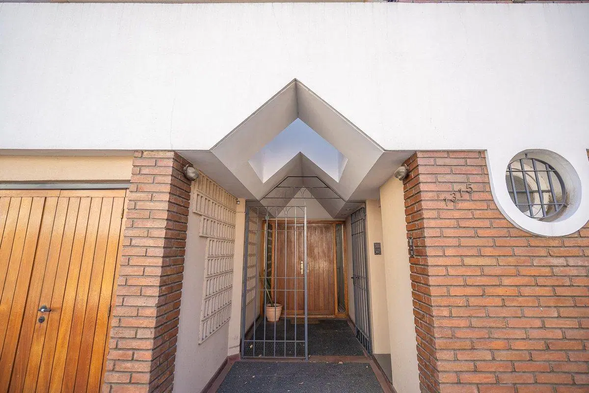 VENTA CASA 5 AMBIENTES CON PATIO Y OFICINA HAEDO 8