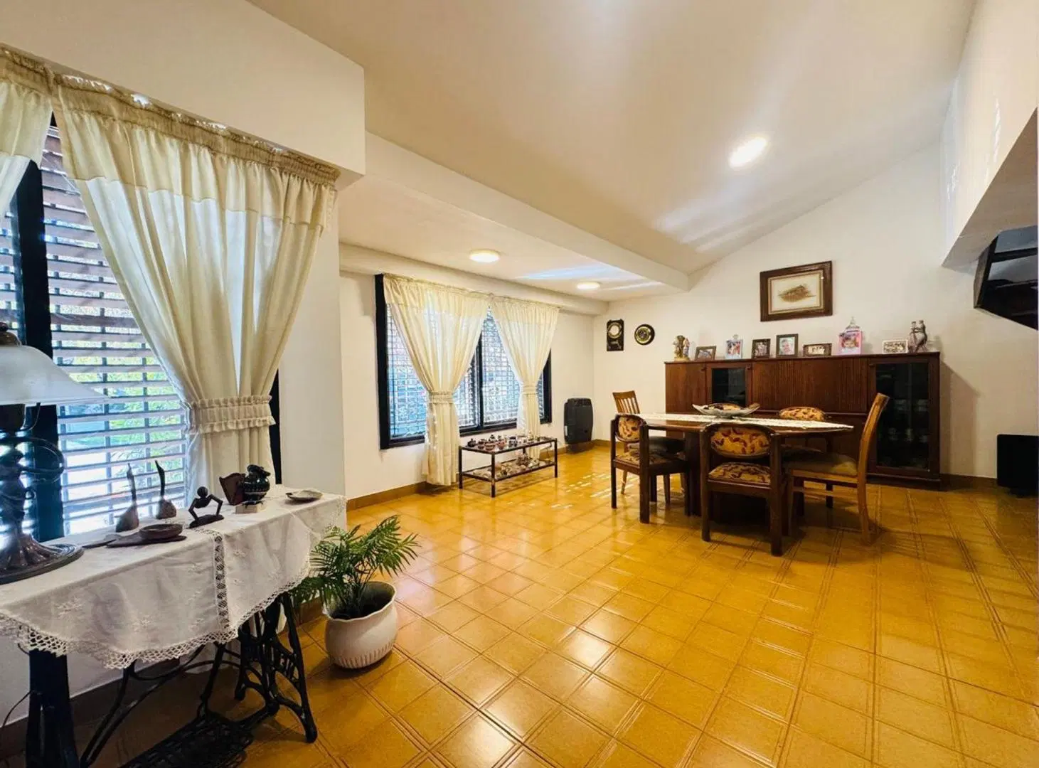 CASA 5 AMBIENTES  CASTELAR NORTE APTA CREDITO 2