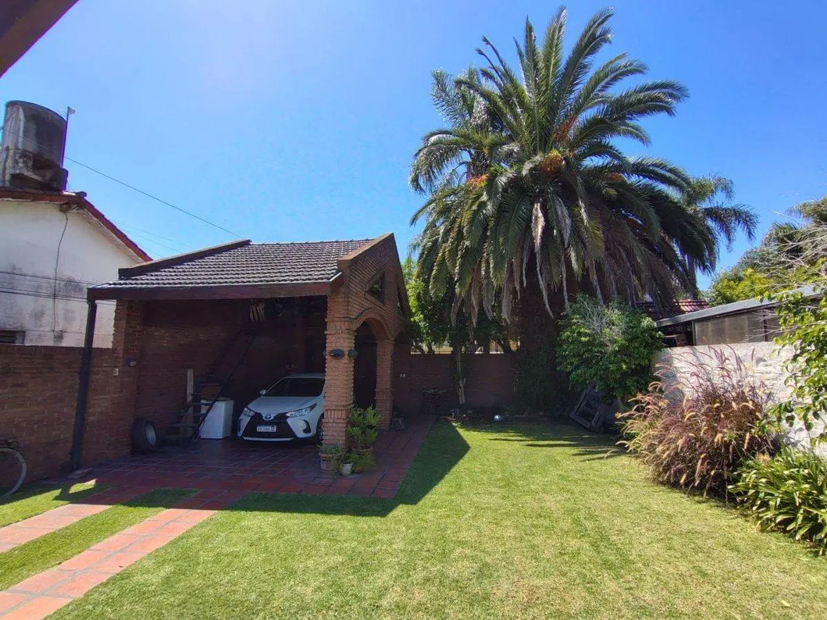 VENTA CASA 4 Amb. c/JARDIN y PILETA - OPORTUNIDAD! 3