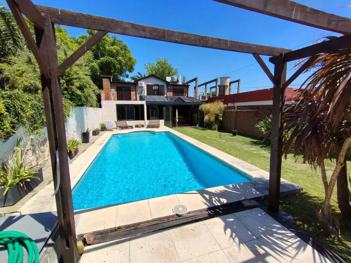 VENTA CASA 4 Amb. c/JARDIN y PILETA - OPORTUNIDAD! 5