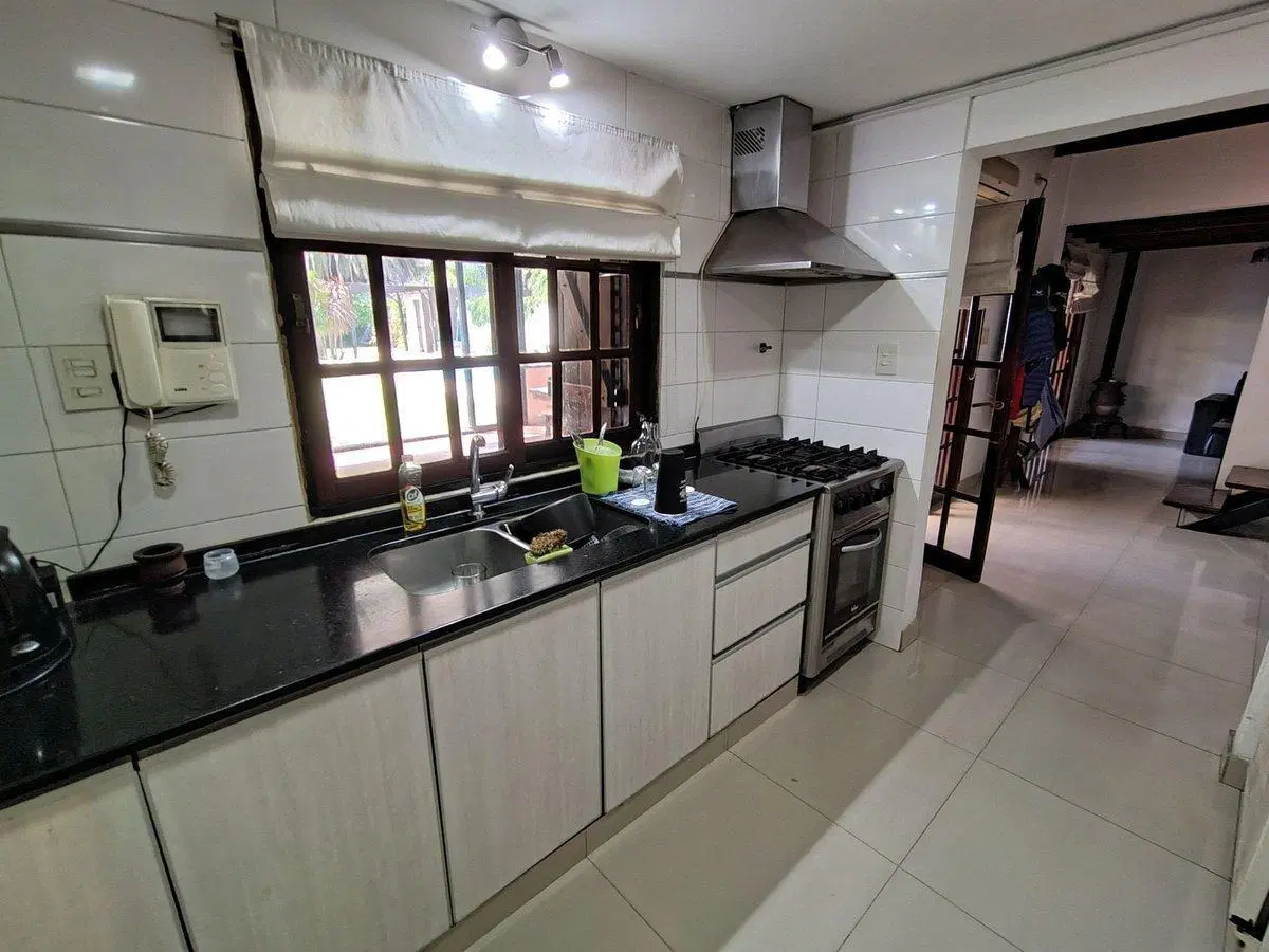 VENTA CASA 4 Amb. c/JARDIN y PILETA - OPORTUNIDAD! 8