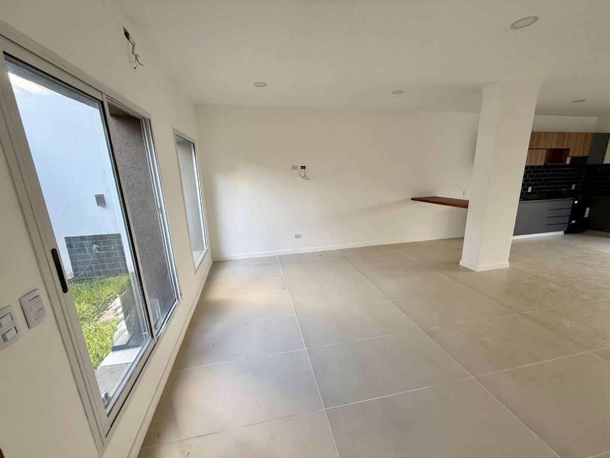 Foto de VENTA CASA HAEDO 3 AMB A ESTRENAR JARDIN APTO CRED, imagen 2
