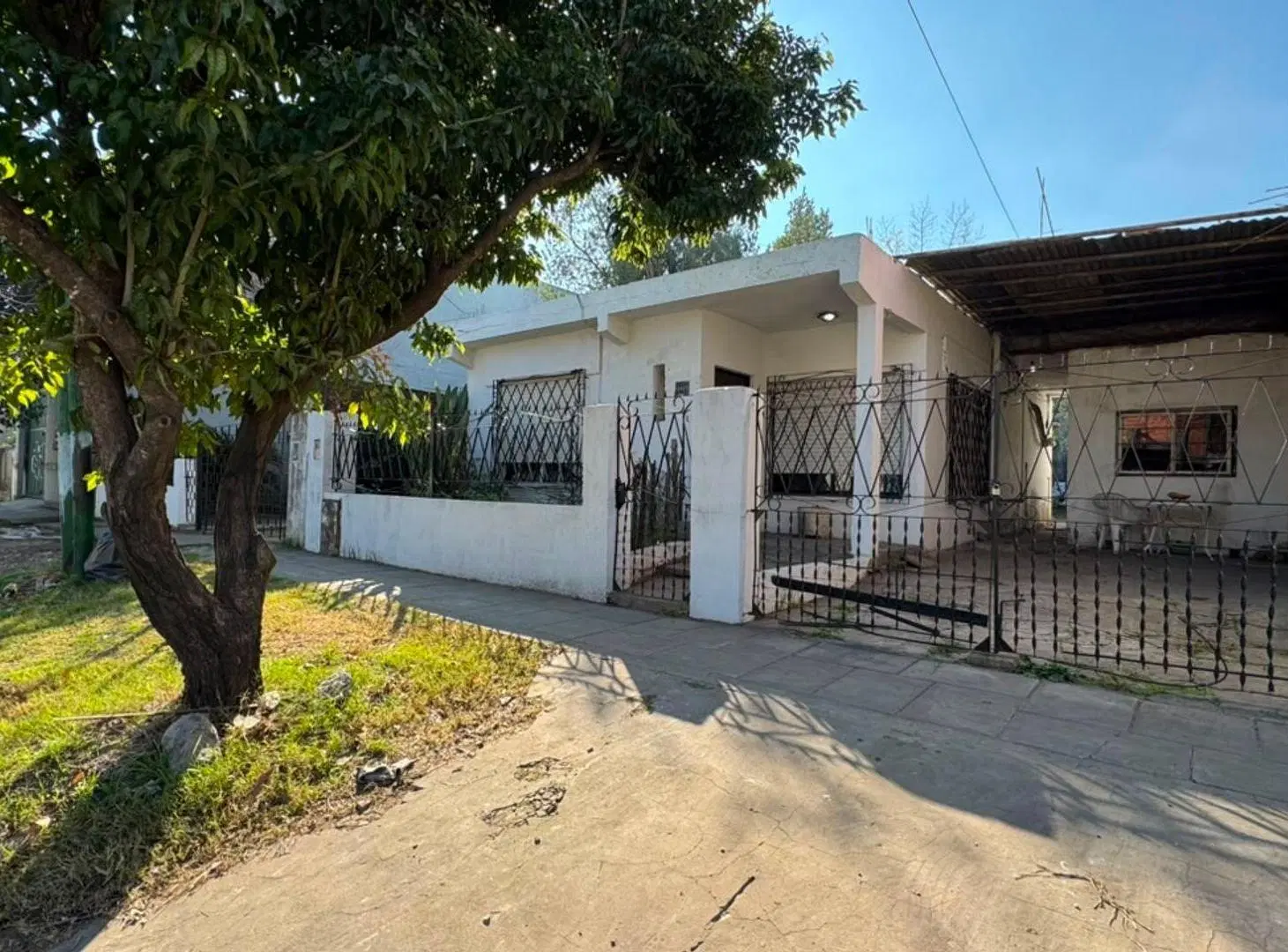 VENTA CASA 3 AMB+ 2 PH EN LOTE DE 300 M2- Av RATTI 4