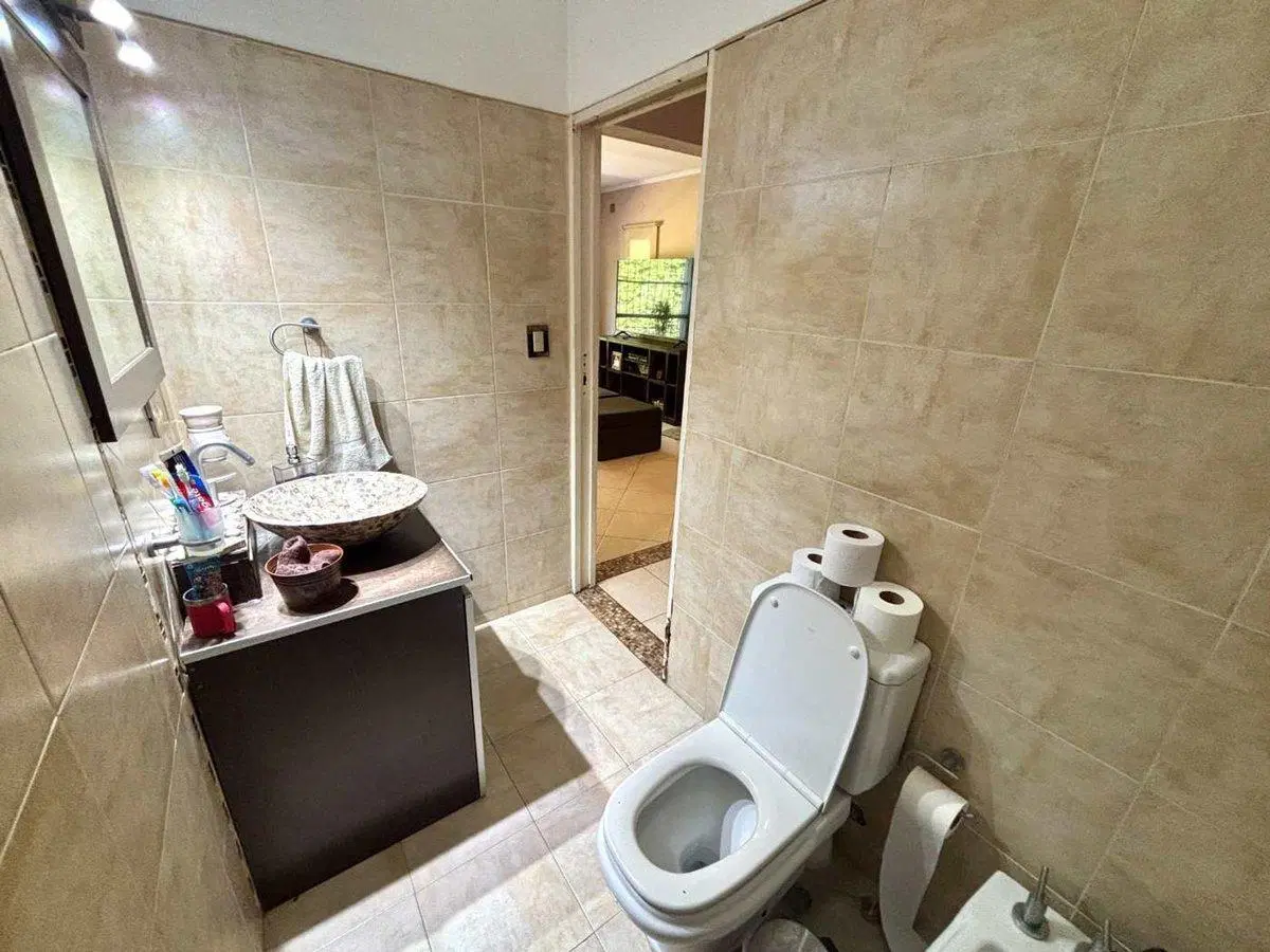 VENTA CASA 3 AMB CON PILETA Y GRAN LOTE LUJAN 8