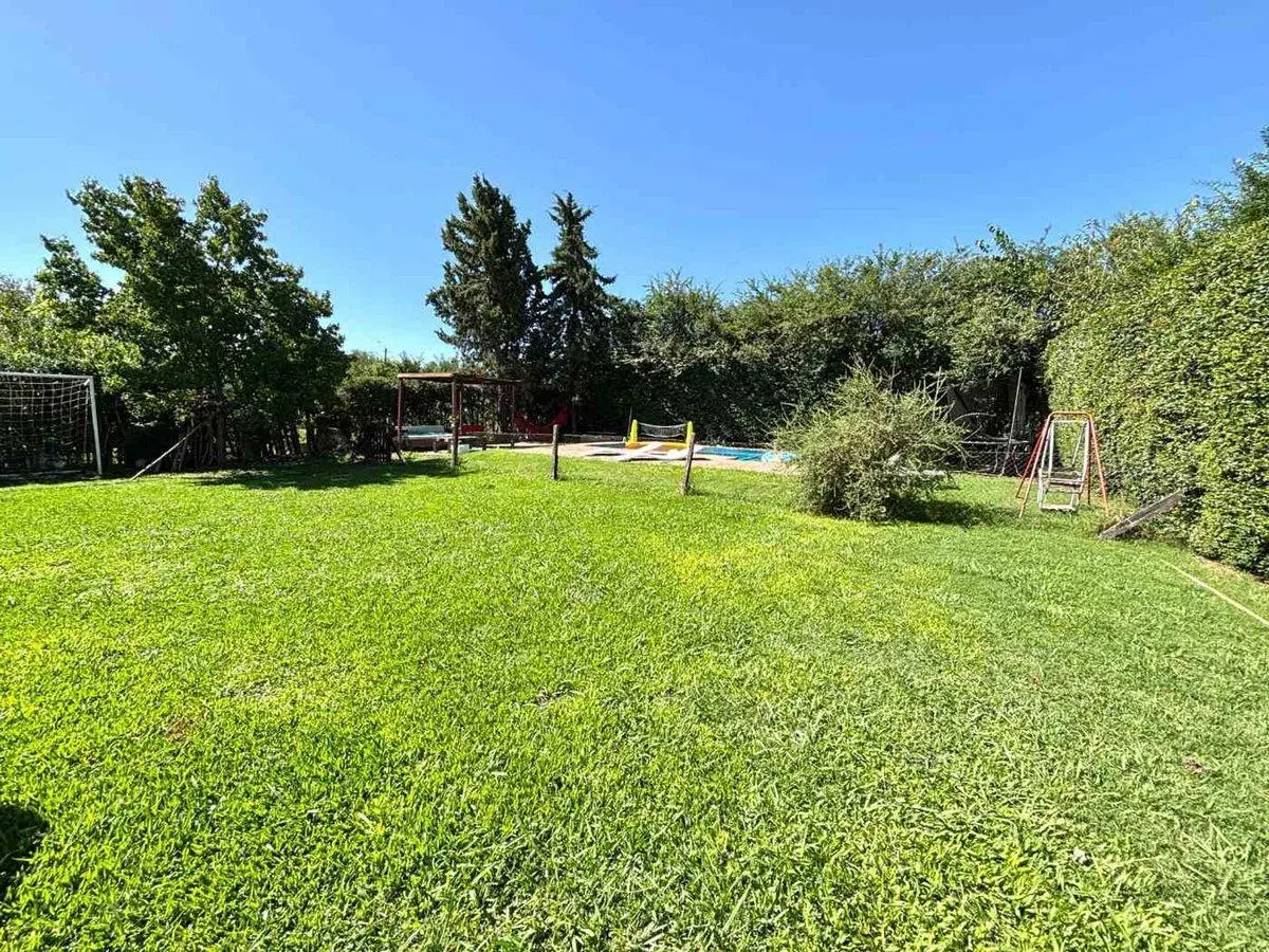 VENTA CASA 3 AMB CON PILETA Y GRAN LOTE LUJAN 5