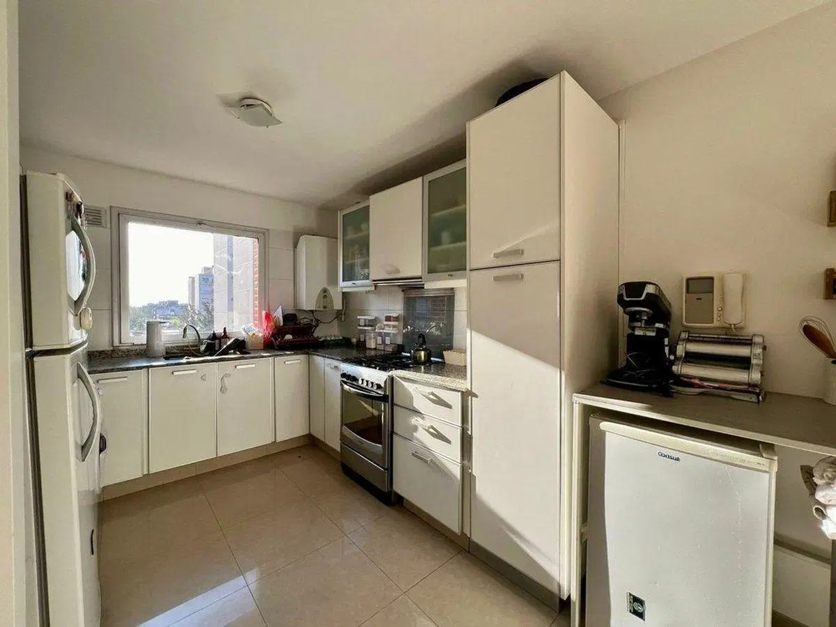 VENTA DEPTO 4 AMB C/2 COCHERAS -  CASTELAR 4