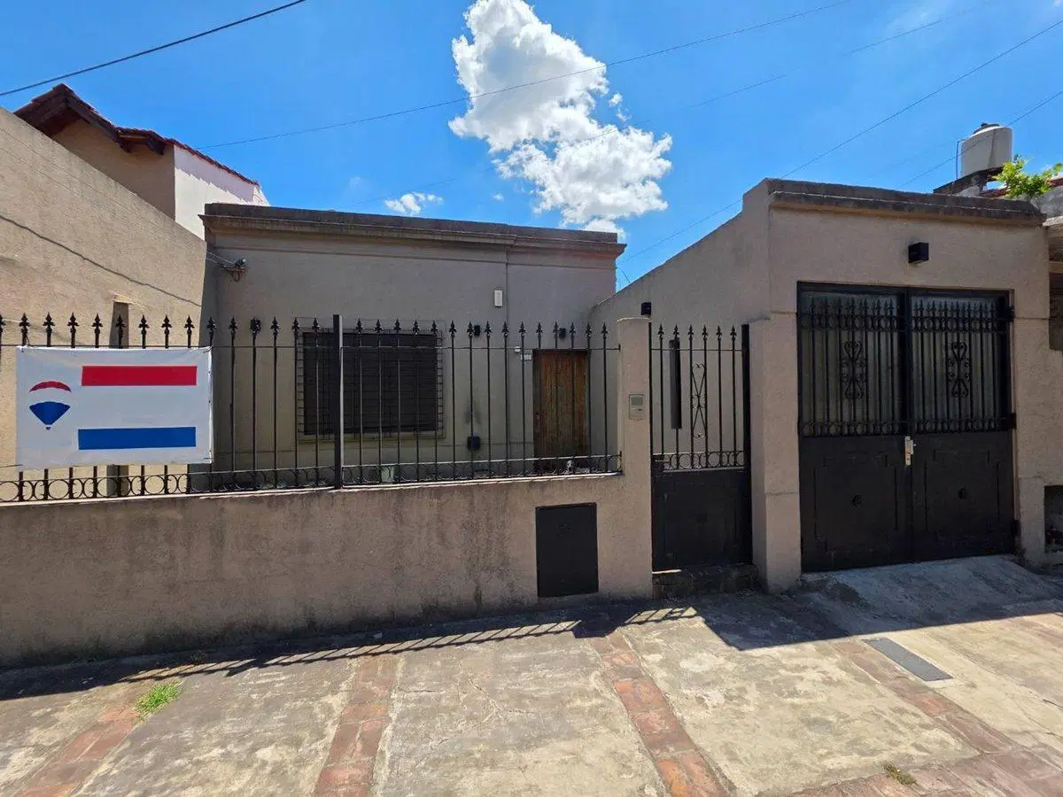 VENTA 4 AMBIENTES COCH. JARDIN Y PILETA HAEDO 3