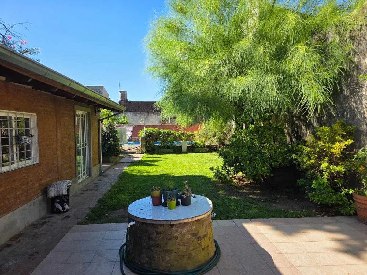 VENTA 4 AMBIENTES COCH. JARDIN Y PILETA HAEDO 2