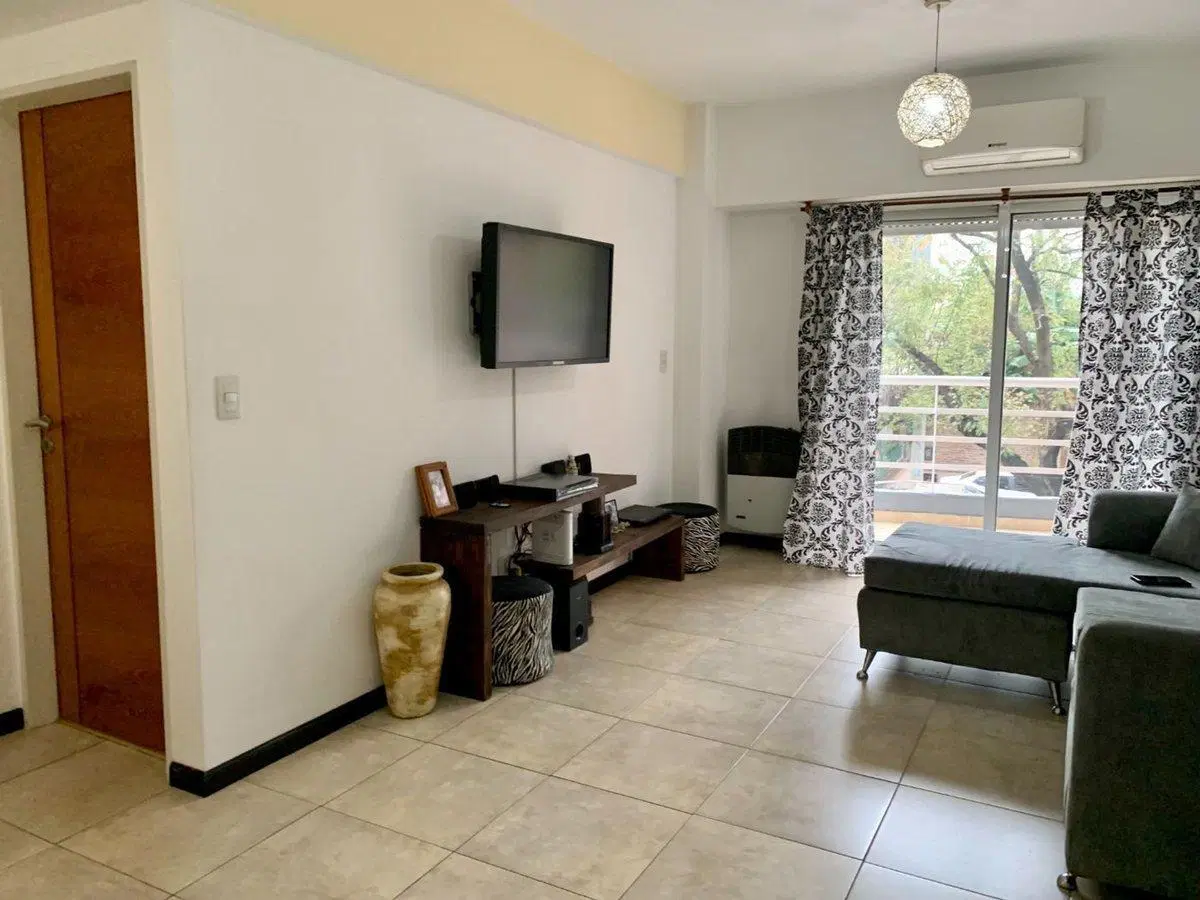 VENTA DPTO 2AMB BALCON AL FRENTE  CATEGORIA MORON 8