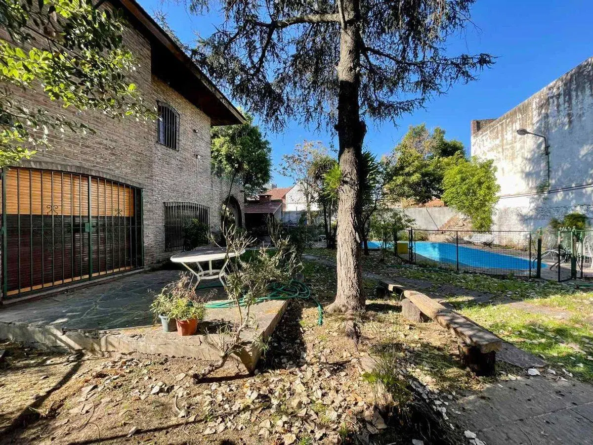 VENTA CASA 6 AMB MORON COCHERA PISCINA LOTE 800M2 5