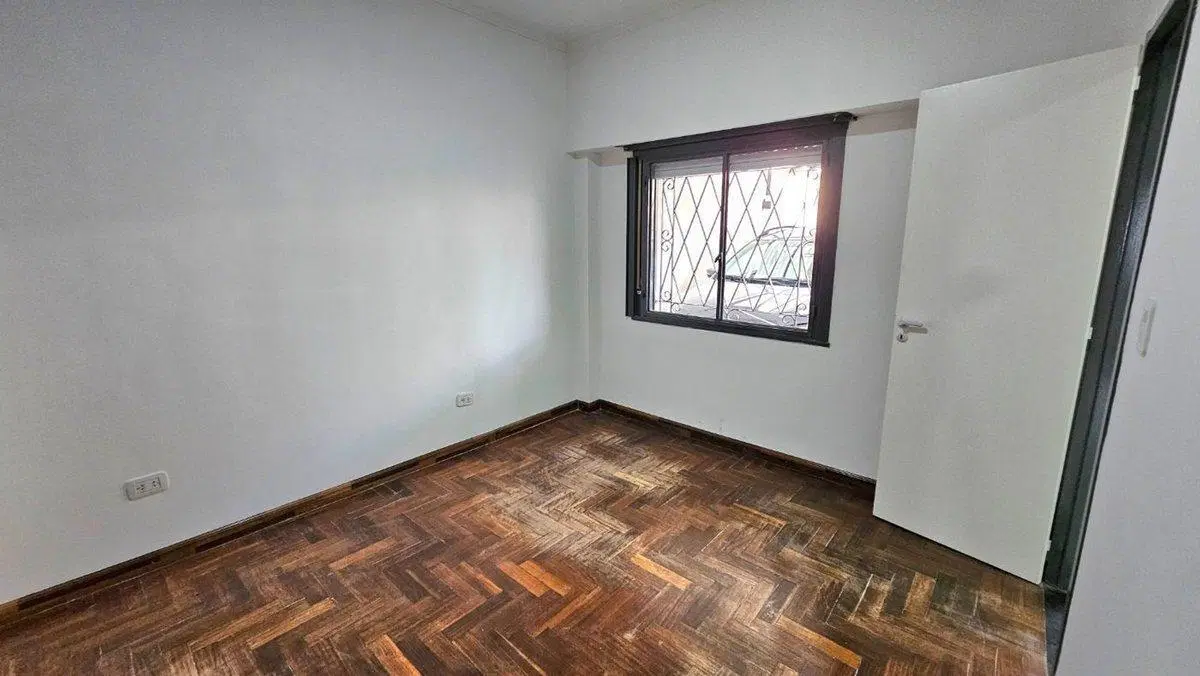 VENTA CASA 4 AMB Y 3 DUPLEX OPORTUNIDAD MORENO 5