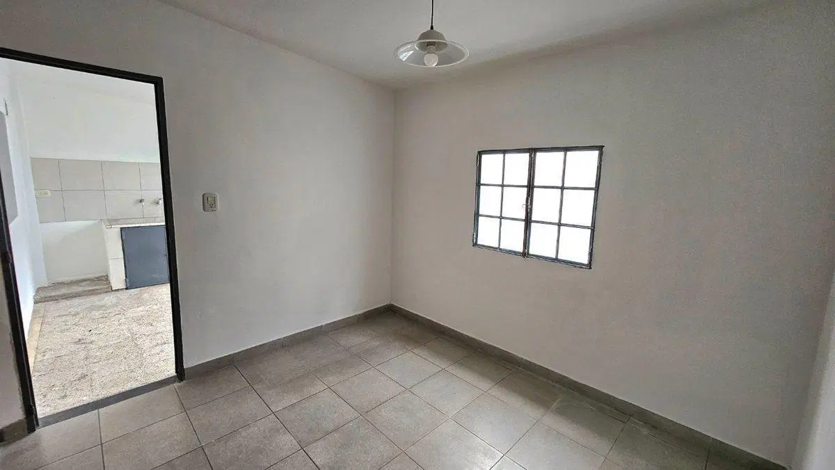VENTA CASA 4 AMB Y 3 DUPLEX OPORTUNIDAD MORENO 2