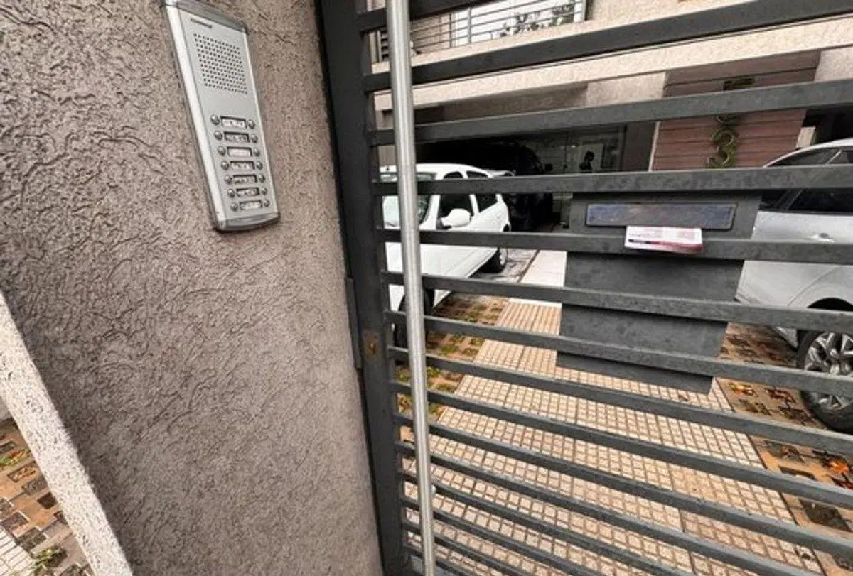 VENTA DPTO 2AM SEMIPISO  BALCON FTE  MORON 5