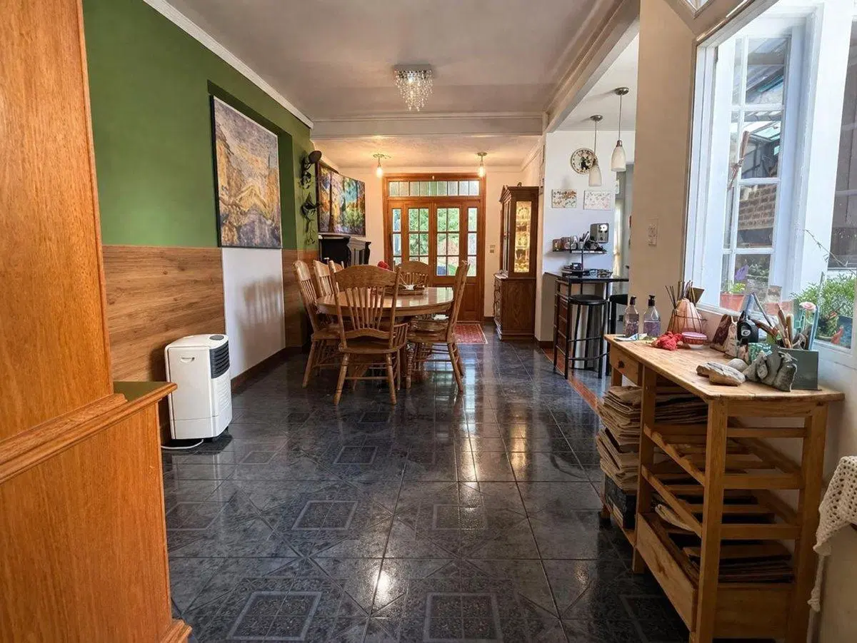 VENTA CASA 4 AMBIENTES + DEPTO 2 AMB MORON 3