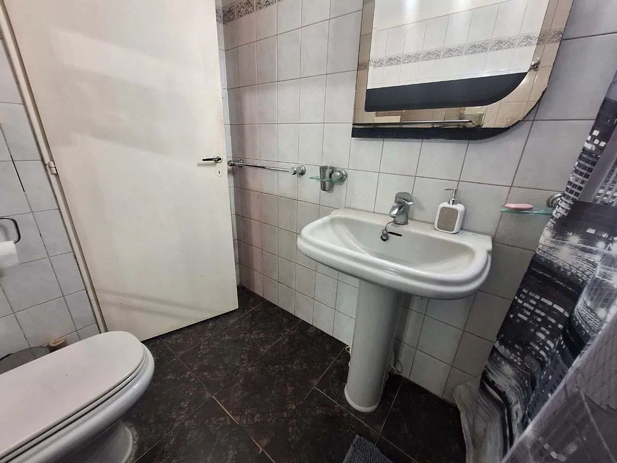 VENTA CASA 5 AMBIENTES COCHERA JARDIN MERLO 4