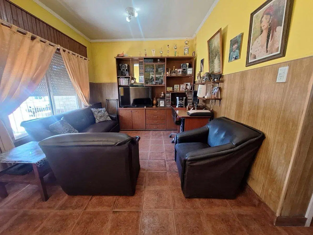 VENTA CASA 5 AMBIENTES COCHERA JARDIN MERLO 2