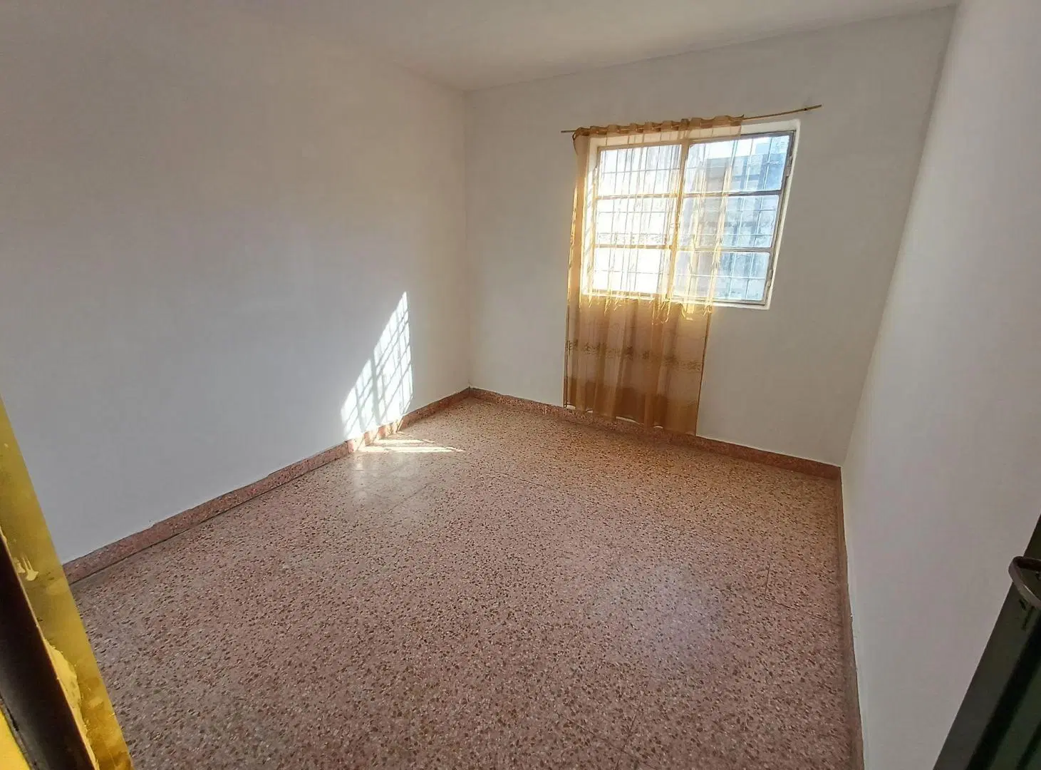 VENTA CASA 3 AMB. GARAGE PARRILLA VILLA UDAONDO 4