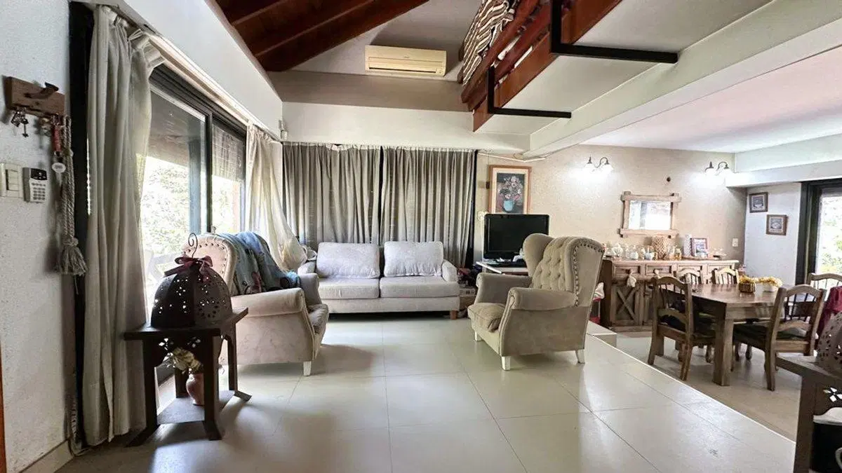 VENTA CASA 4 AMB PILETA QUINCHO - PARQUE LELOIR 5