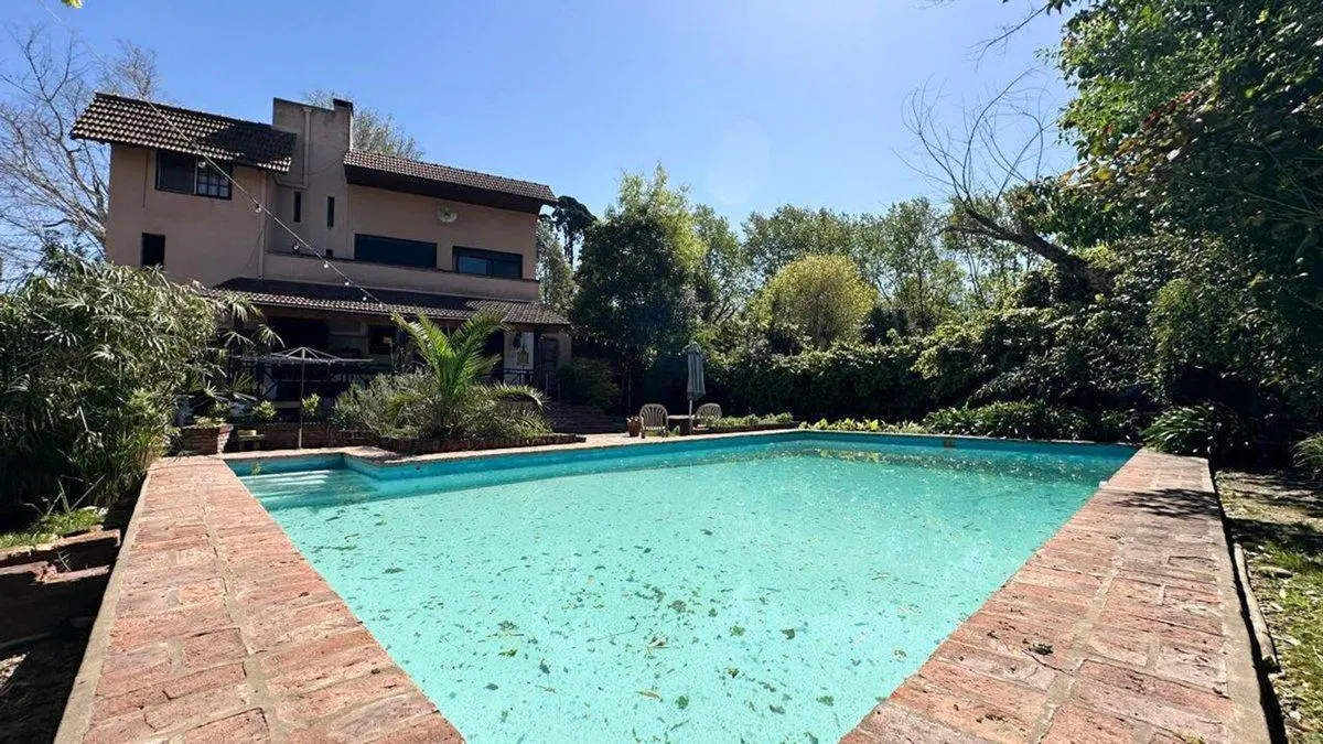 VENTA CASA 4 AMB PILETA QUINCHO - PARQUE LELOIR 2
