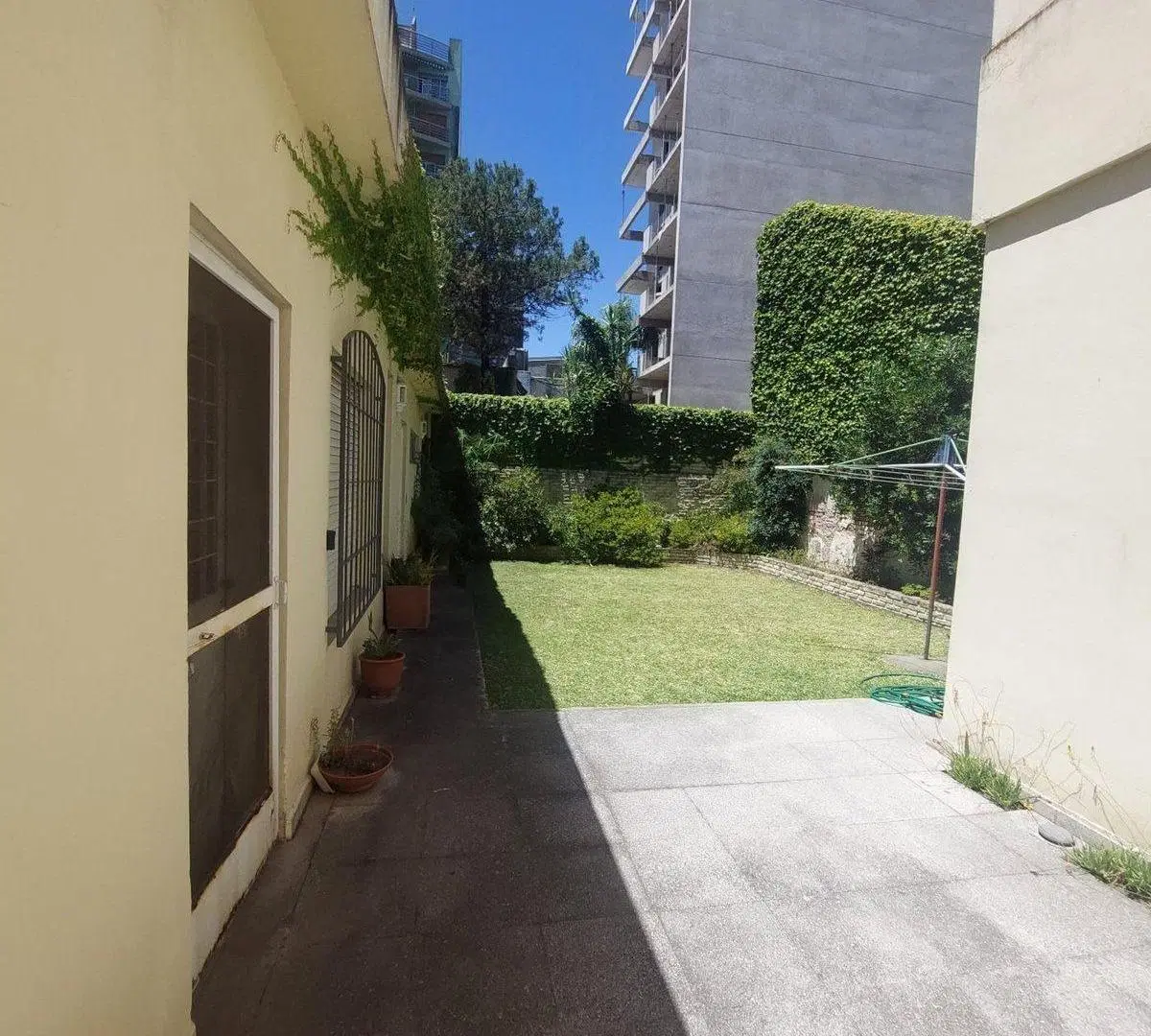 VENTA GRAN LOCAL COMERCIAL Y CASA EN QUILMES CENT 2