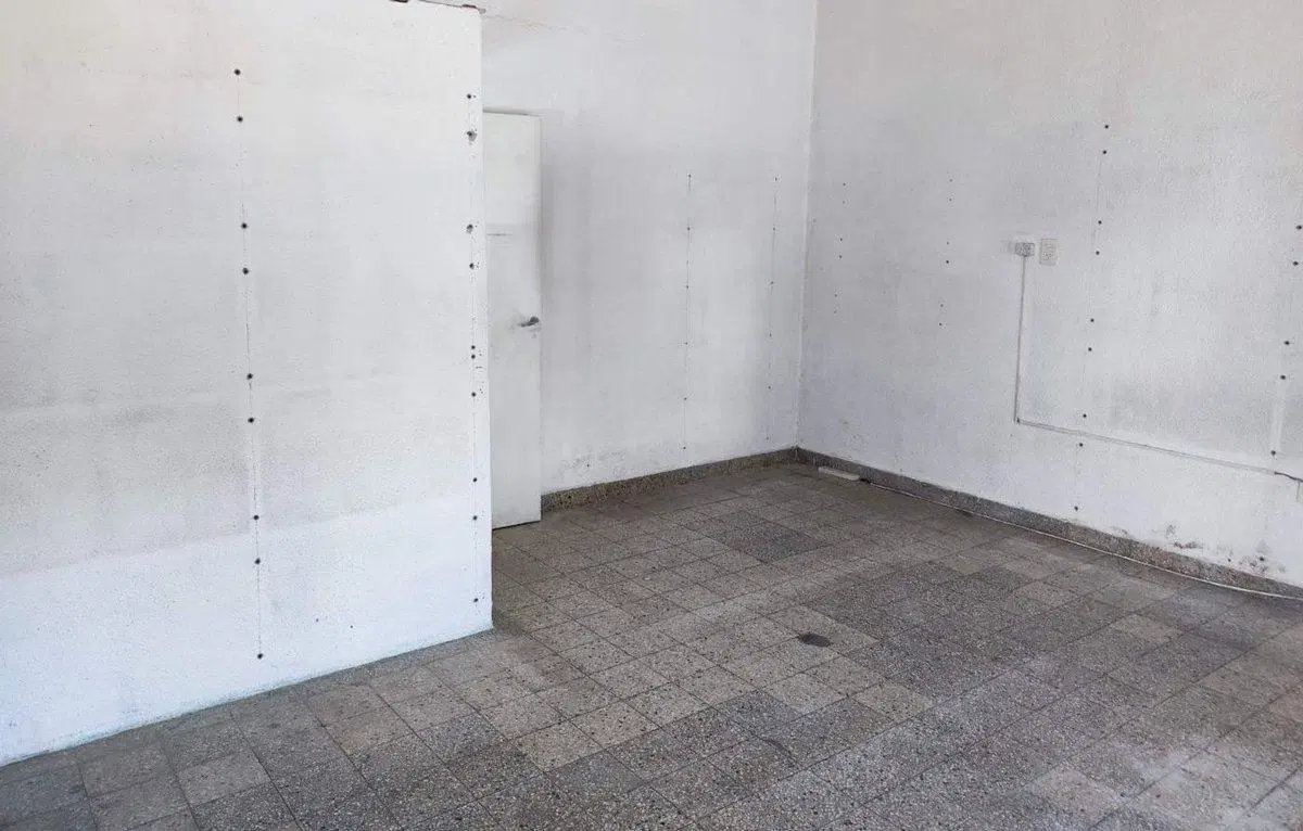 VENTA LOCAL EN MORÓN CON AMPLIO FRENTE SIN EXPENSA 8