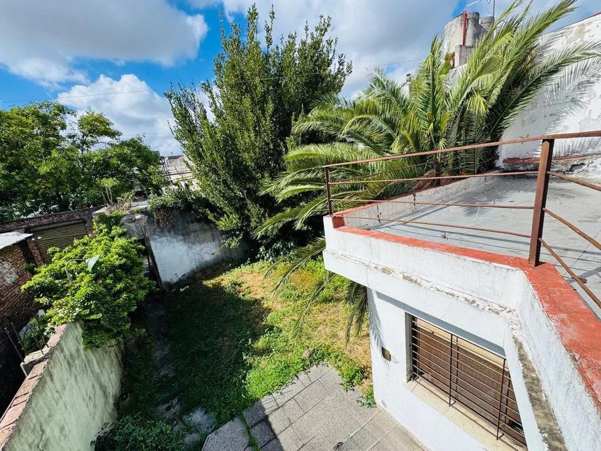 VENTA LOTE CON CASA Y LOCAL A REFACCIONAR MORON 5
