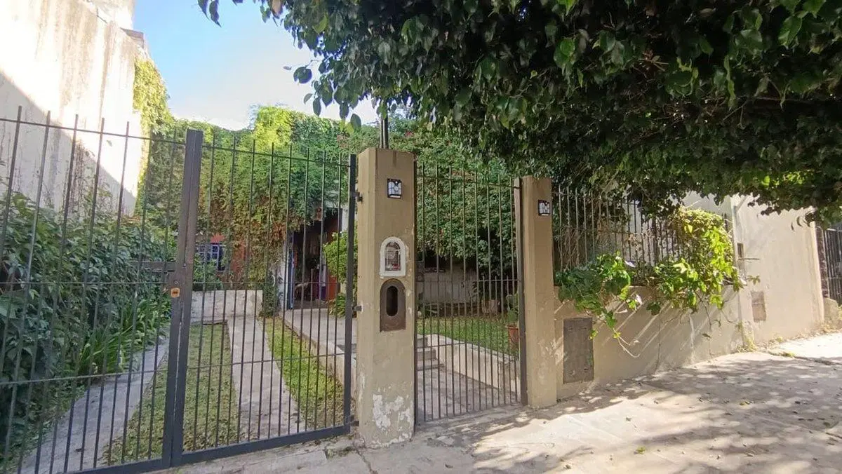 VENTA CASA 4 AMB CON PILETA Y PARQUE EN CASTELAR 5