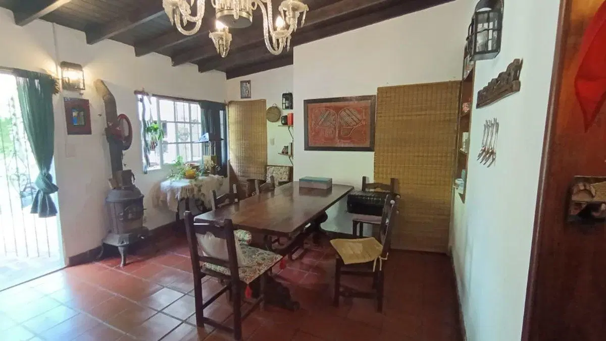 VENTA CASA 4 AMB CON PILETA Y PARQUE EN CASTELAR 5