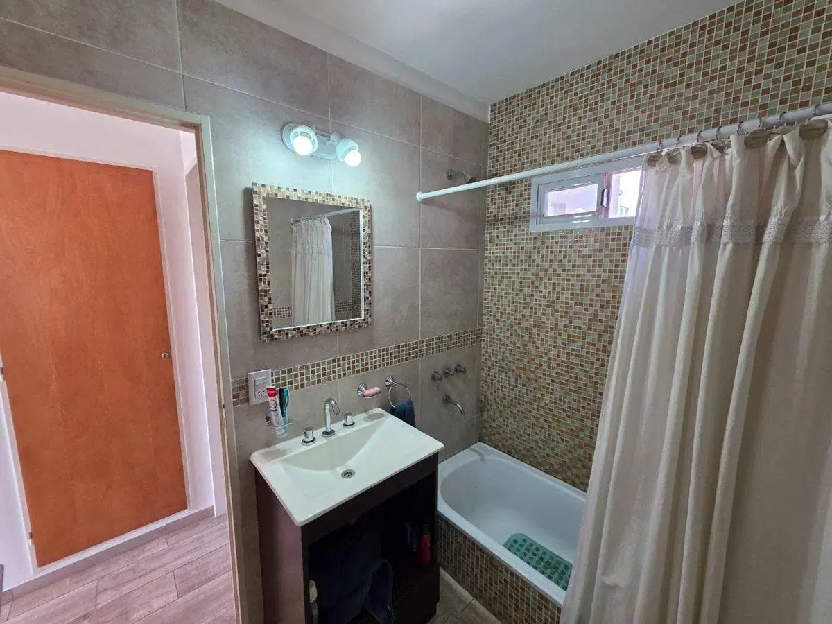 VENTA DEPTO 2 AMBIENTES BALCON CASTELAR CENTRO 4