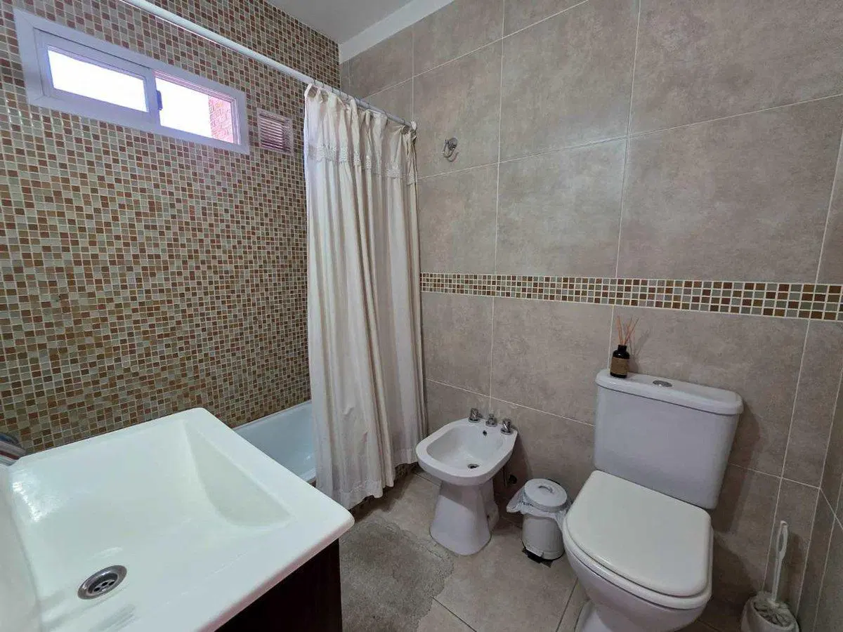 VENTA DEPTO 2 AMBIENTES BALCON CASTELAR CENTRO 5