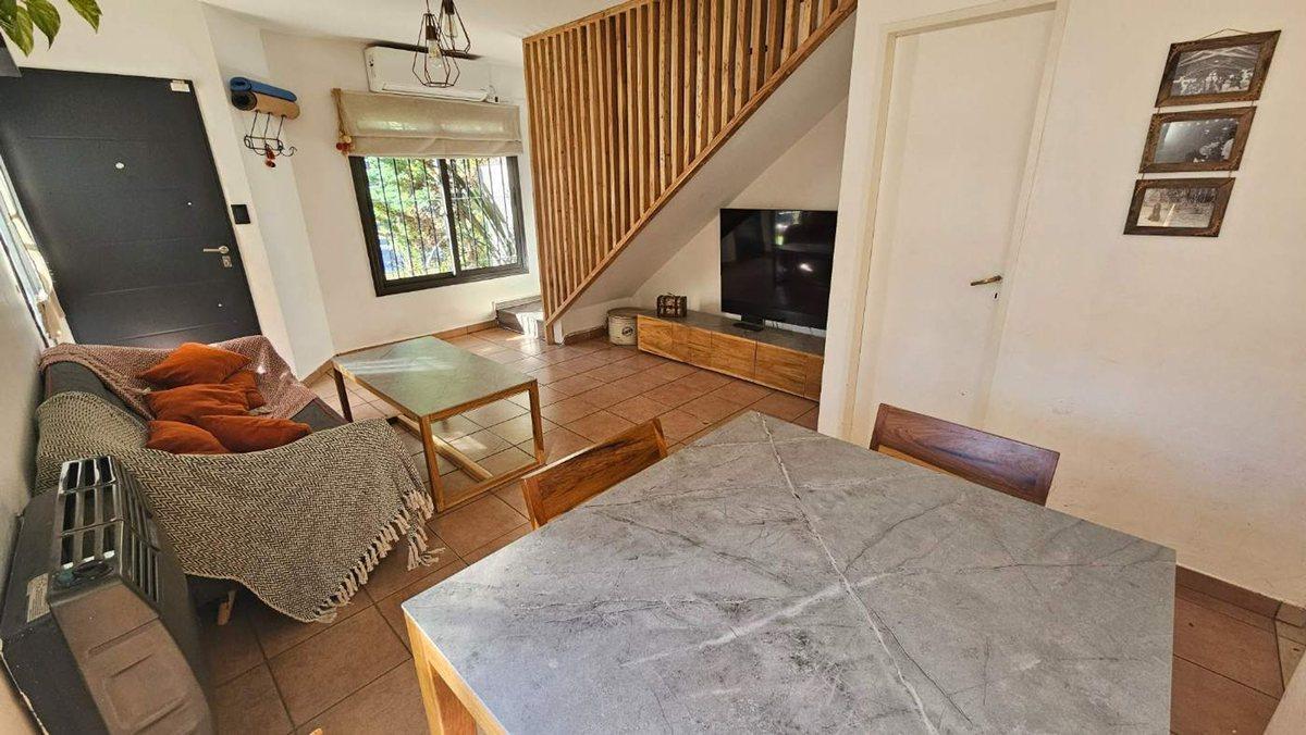 Foto de VENTA CASA DUPLEX 3 AMB PARQUE Y QUINCHO ITUZAINGO, imagen 3