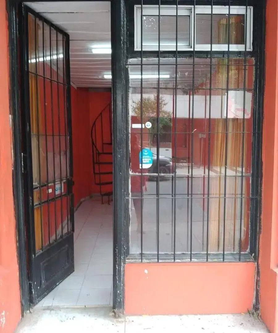 VENTA LOCAL 28 M2 C/ENTREPISO PARQUE PATRICIOS 2