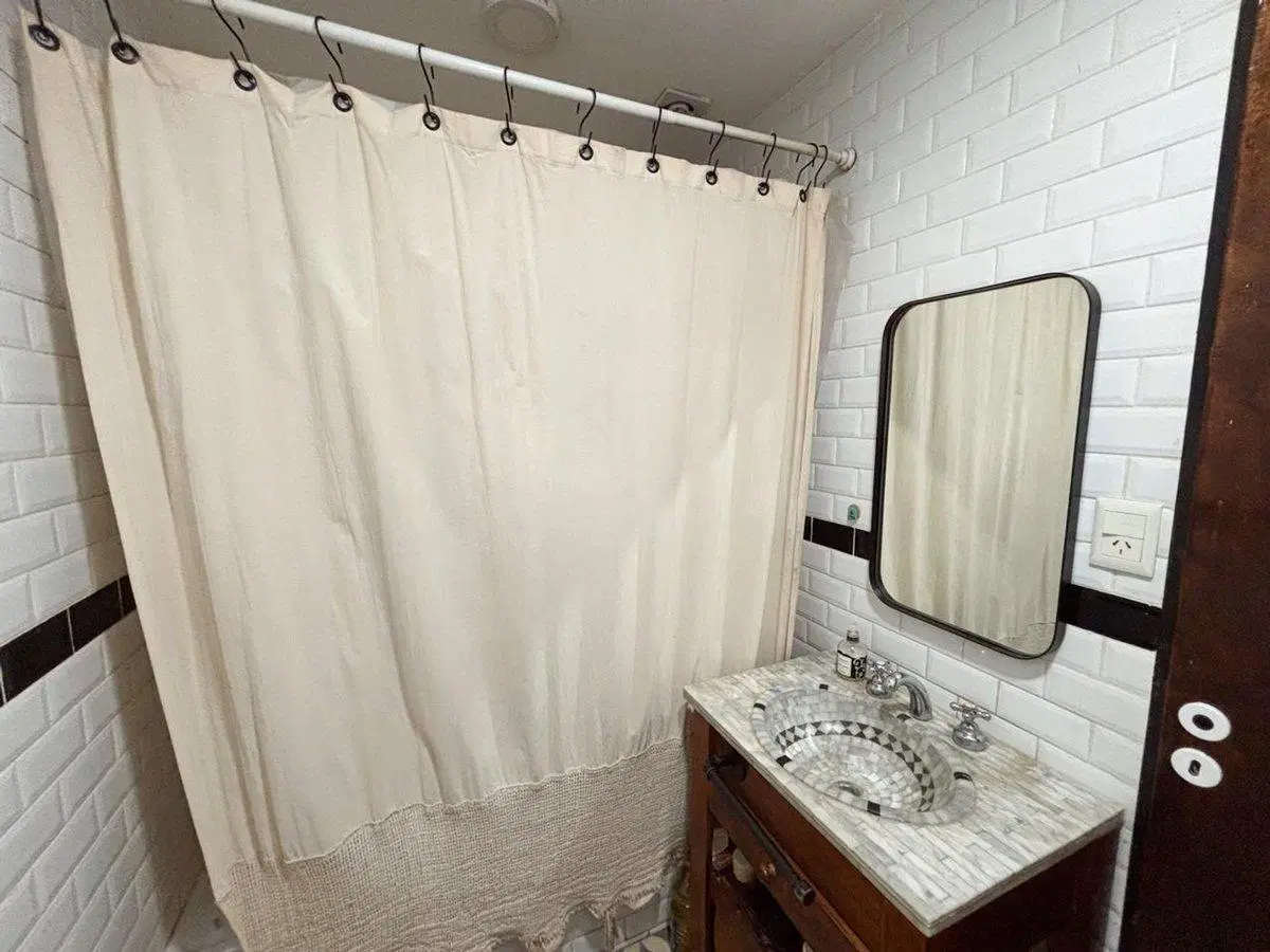 CASA EN VENTA EN LA REJA CON PILETA Y PARQUE 8