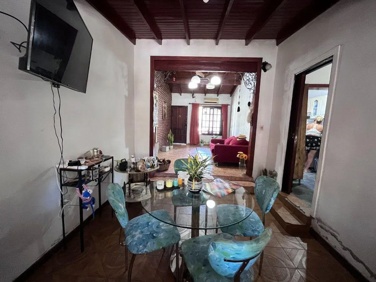 Casa con Piscina sobre Lote de 367m2 Udaondo 3
