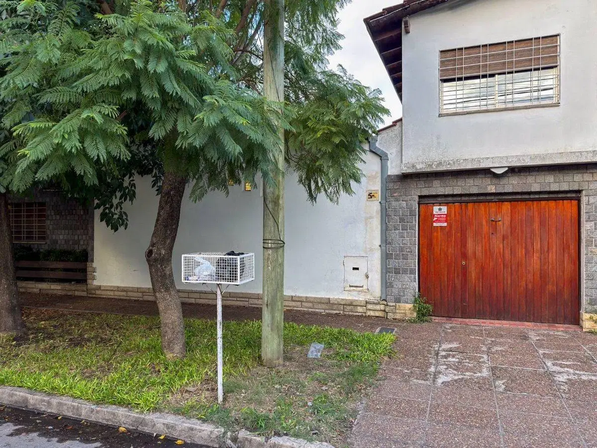 VENTA CASA 4 AMB COCHERA JARDIN PILETA CASTELAR 4