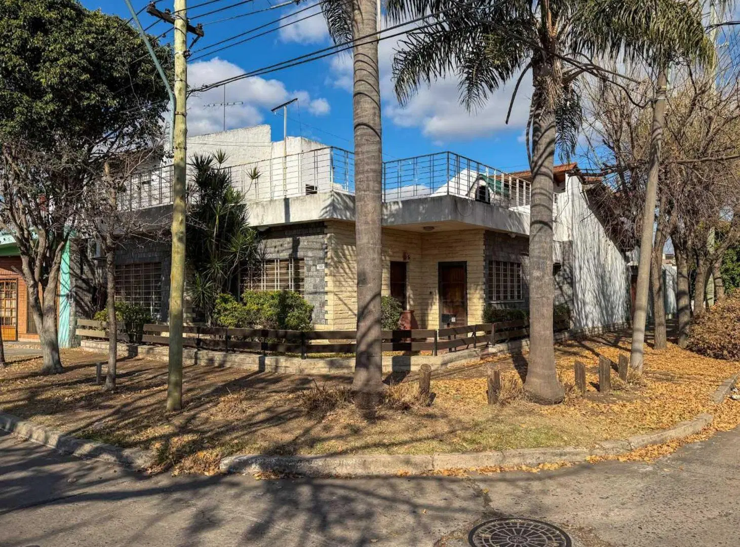 VENTA CASA 4 AMB COCHERA JARDIN PILETA CASTELAR 3