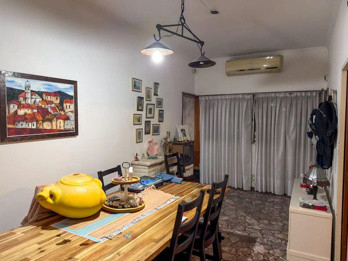 VENTA CASA 4 AMB COCHERA JARDIN PILETA CASTELAR 2