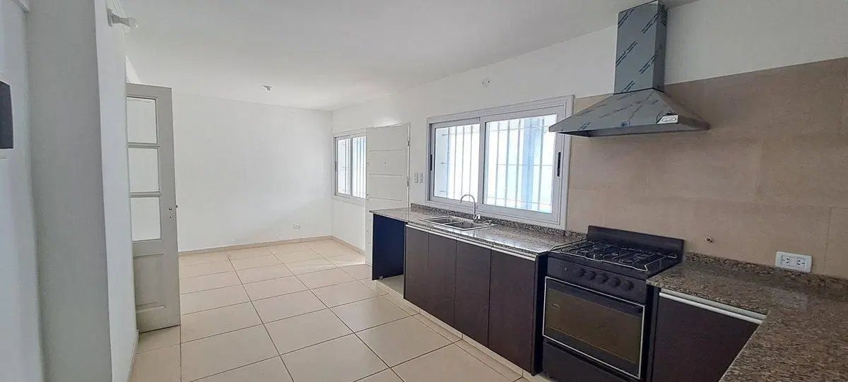 VENTA CASA 4 AMBIENTES PILETA COCHERA PADUA CENTRO 3